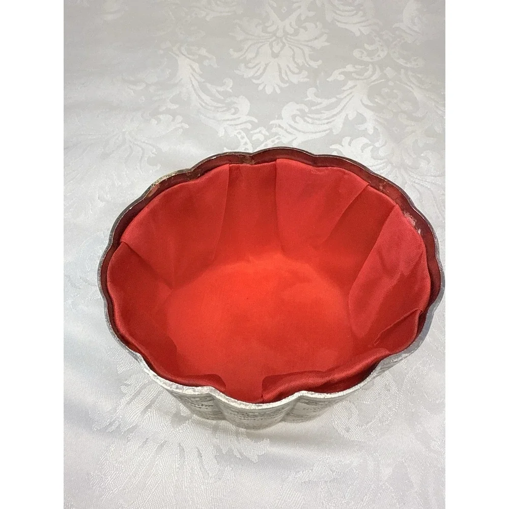 Vintage Silver Plated Scalloped Red Silk  Lined Jewelry vanity Box No‎ Lid